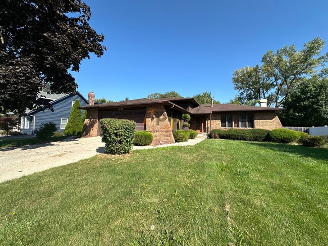 Primary Photo - 334 Little John Dr