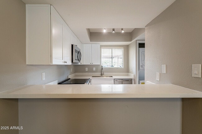 Building Photo - 11026 N 28th Dr