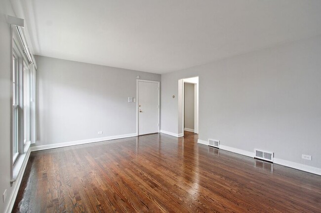 Building Photo - Charming 1-Bedroom  for Rent in Quiet Beve...