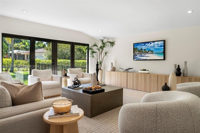 Building Photo - 10945 SW 75th Ct