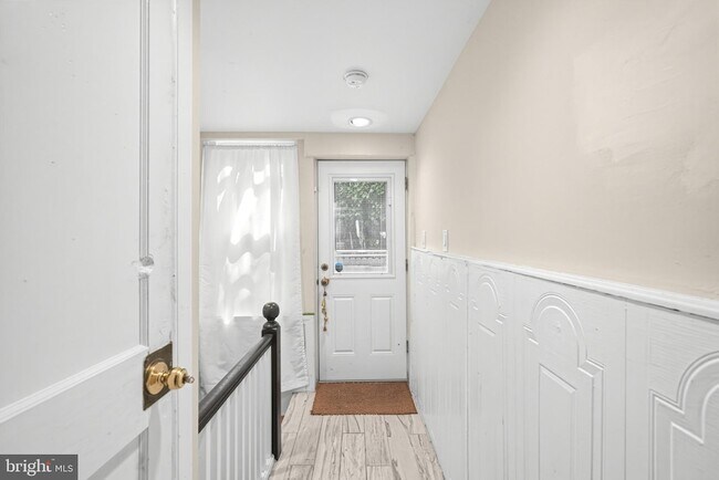 Building Photo - 5231 Ridge Ave