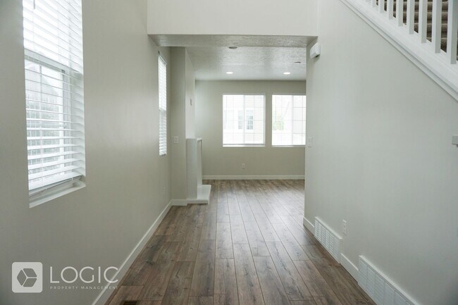 Building Photo - 856 2800 N