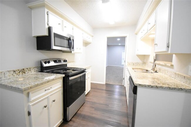 Building Photo - 4603 Meadowood Dr