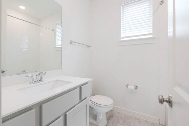 Building Photo - 124 Rosebush Dr