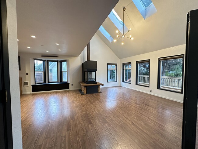 Building Photo - 633 Quinault Ave SE