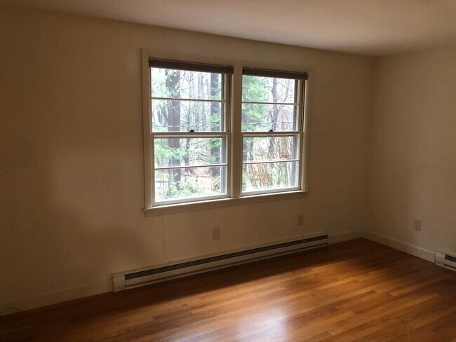 Building Photo - 53 Deerhaven Rd