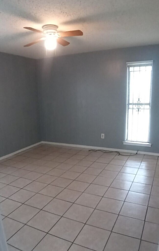 Building Photo - 4 Success Realty is now offering this 3 be...