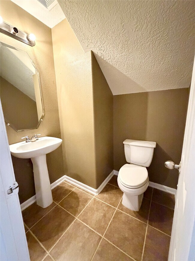 Building Photo - 13952 Buckskin Dr