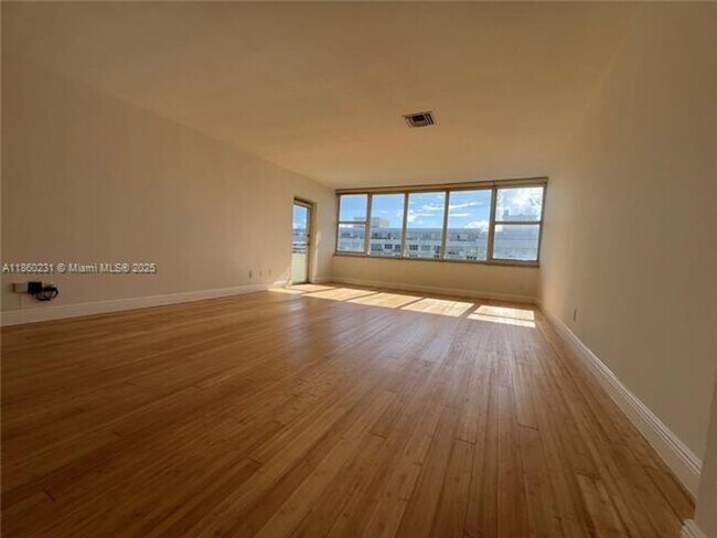 Building Photo - 5600 Collins Ave