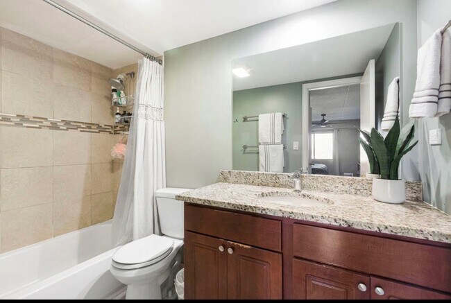 Building Photo - 450 Plum Creek Dr