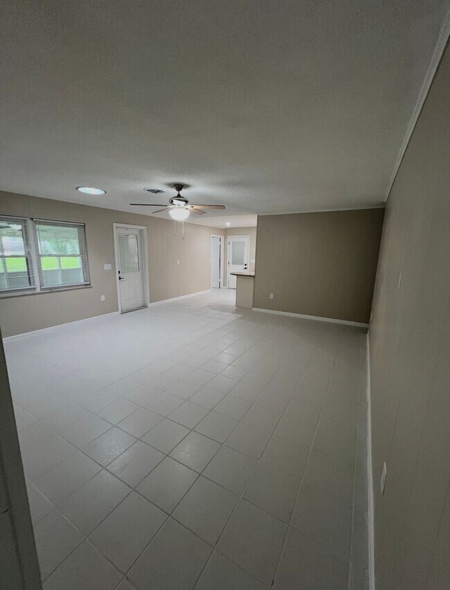 Building Photo - Charming 4 bedroom South Lakeland home with Mother-In-Law Suite!