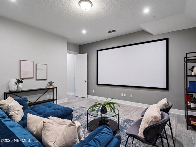 Building Photo - 746 Glenneyre Cir