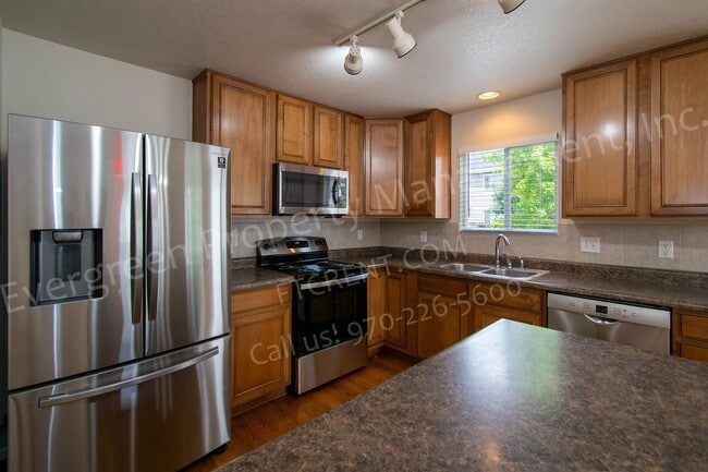 Building Photo - 2214 Bow Side Dr