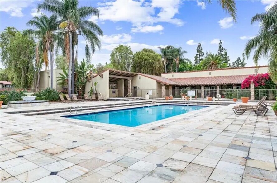 Pool/Jacuzzi - 1345 Cabrillo Park Dr