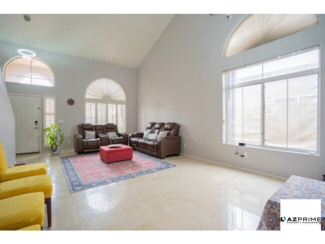 Building Photo - This charming and spacious 4/2.5 single family Phoenix house is perfect for comfortable living!