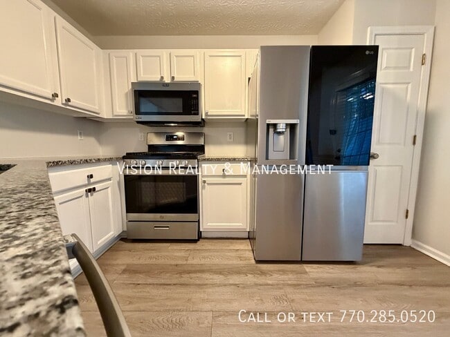 Building Photo - 2084 Manhattan Pkwy