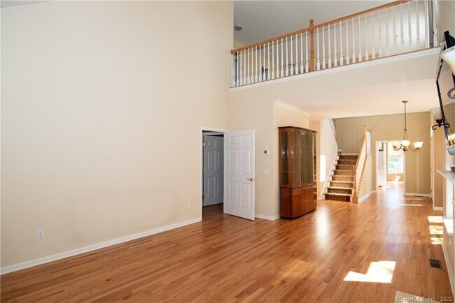 Building Photo - 8 Dogwood Ct