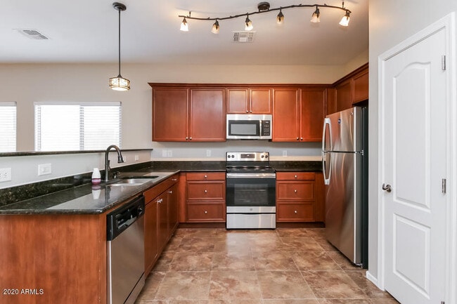 Building Photo - 1737 W Stephanie Ln