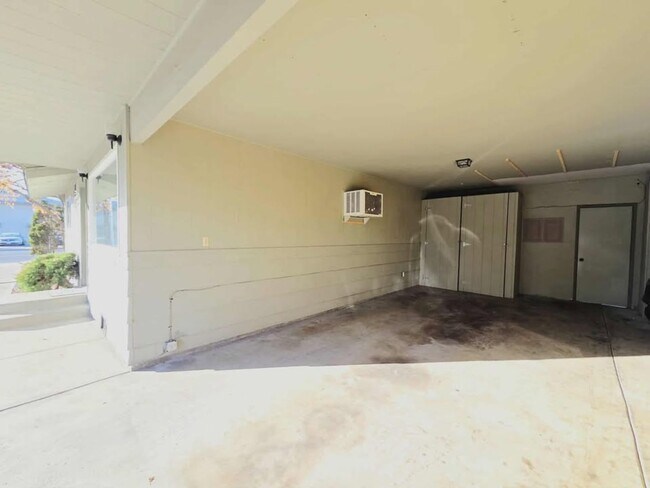 Building Photo - 1037/1039 Eastmont Ave. Duplex