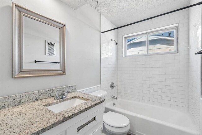 Building Photo - 4008 SE 46th St