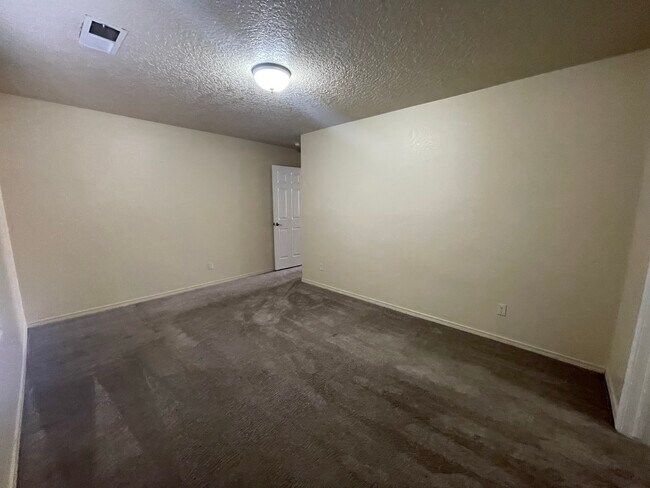 Building Photo - 9620 Sundoro Pl NW
