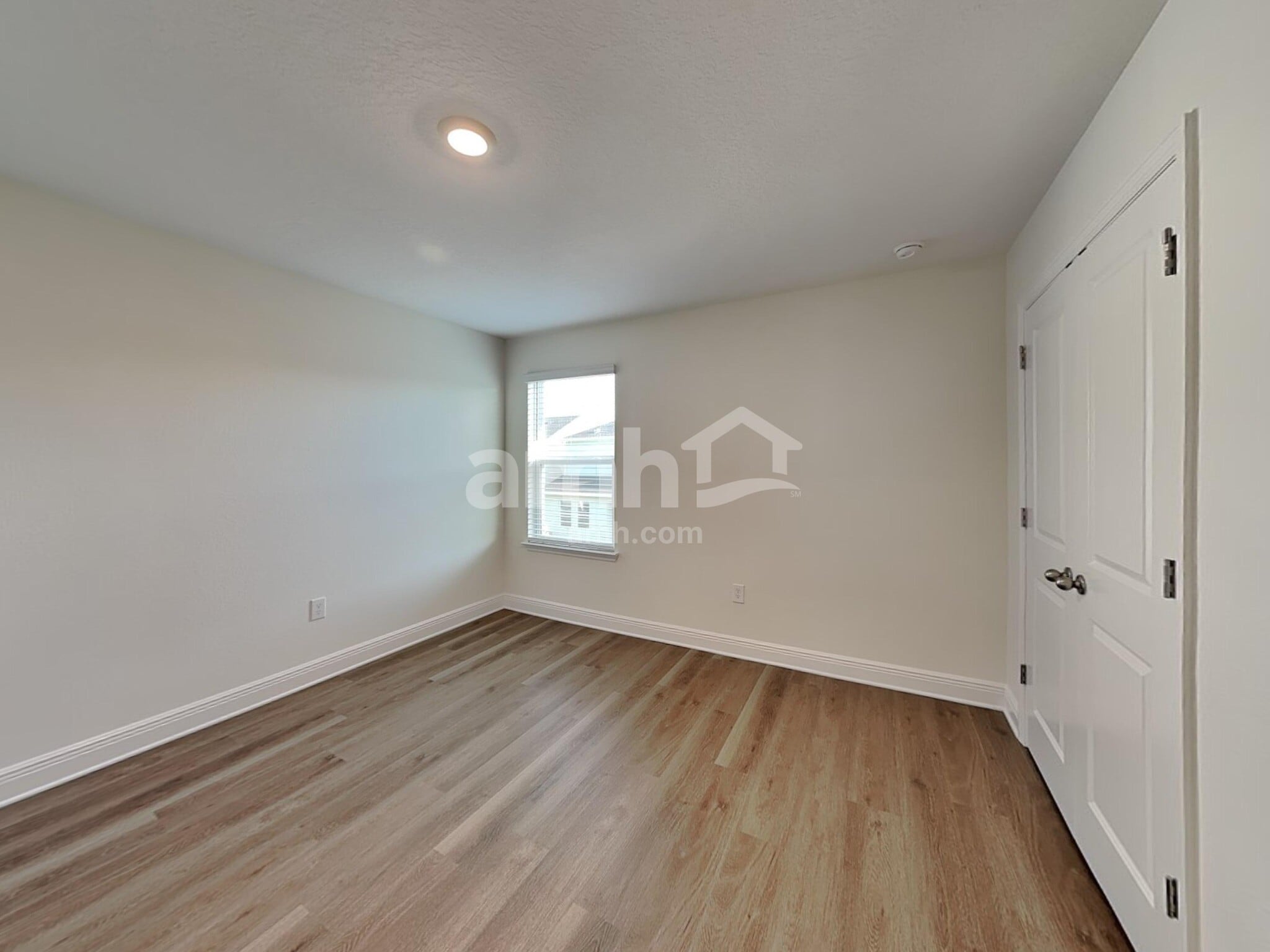 Building Photo - 5998 Pinewood Ests Dr