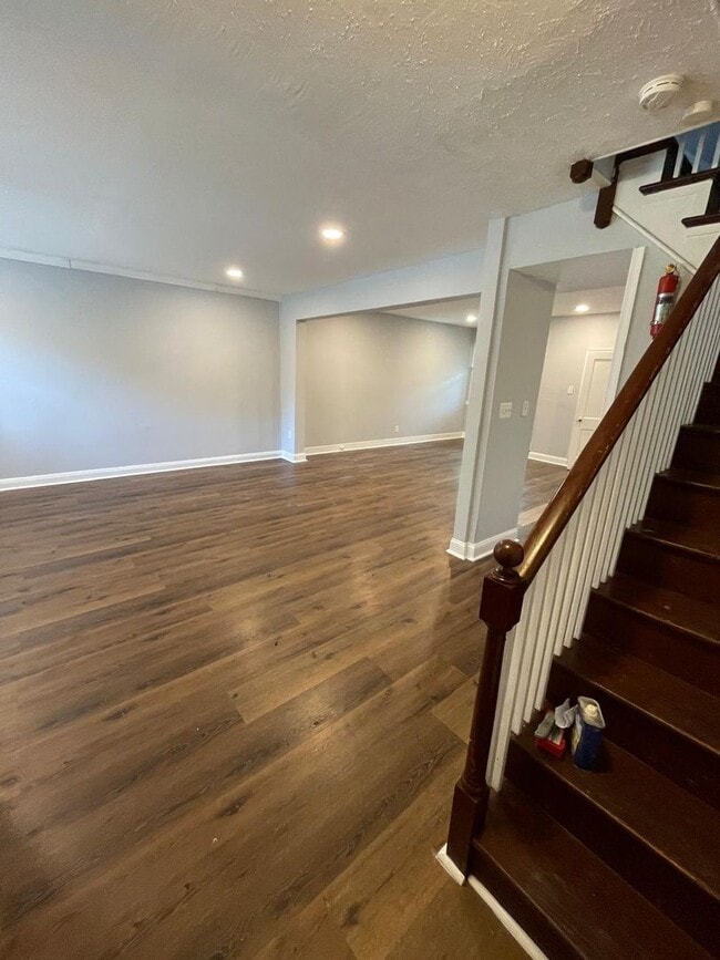 Building Photo - 3840 Dolfield Ave