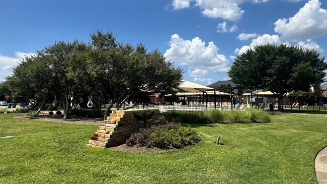 Building Photo - 2126 Hunt Club Trail