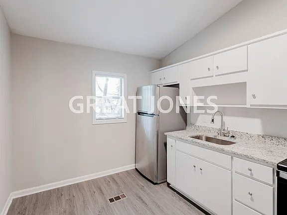 Building Photo - 2879 Doyle Ave