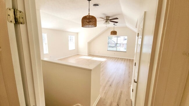 Building Photo - Knoxville 37920 - Completely Renovated 4 Bedroom, 4 Bath home - Contact Tanner Fee (865) 850-5103