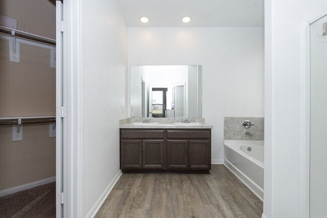 Building Photo - 14657 E Pine Heart Dr