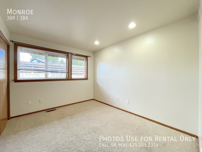 Building Photo - Monroe-