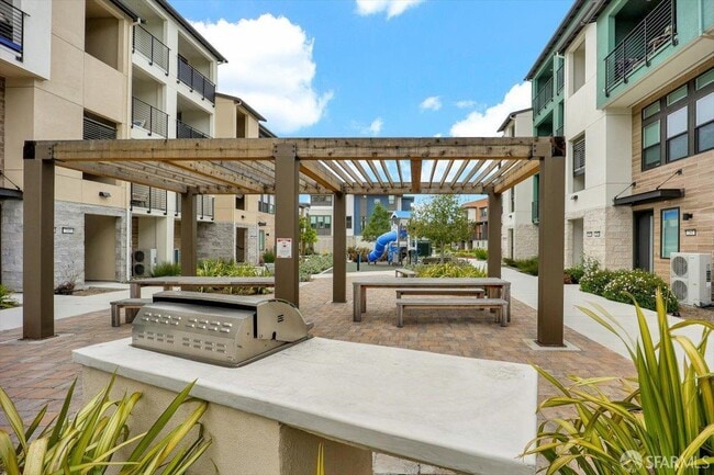 Building Photo - 210 Waters Park Cir
