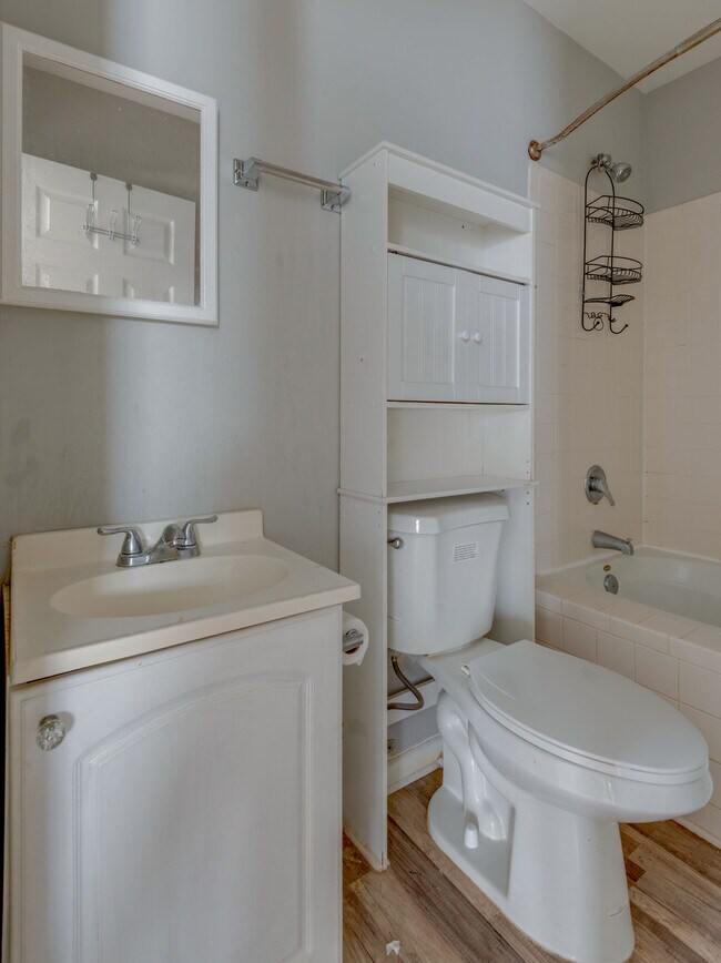 Building Photo - 516 Waycross Dr