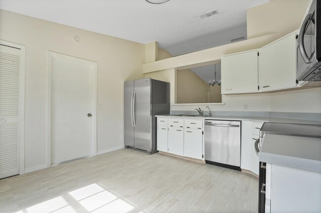 Building Photo - 617 4th Ave N