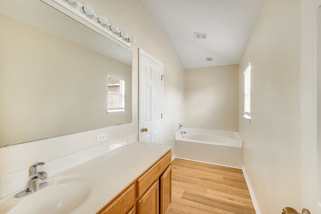 Building Photo - Brookshire at Heritage Oaks, Two-Story Pool Home with pond view!
