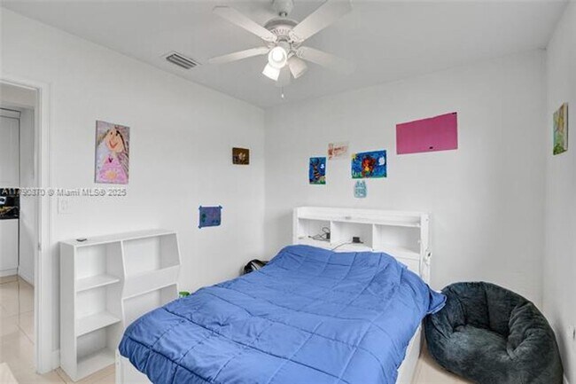 Building Photo - 5811 SW 95th Ct
