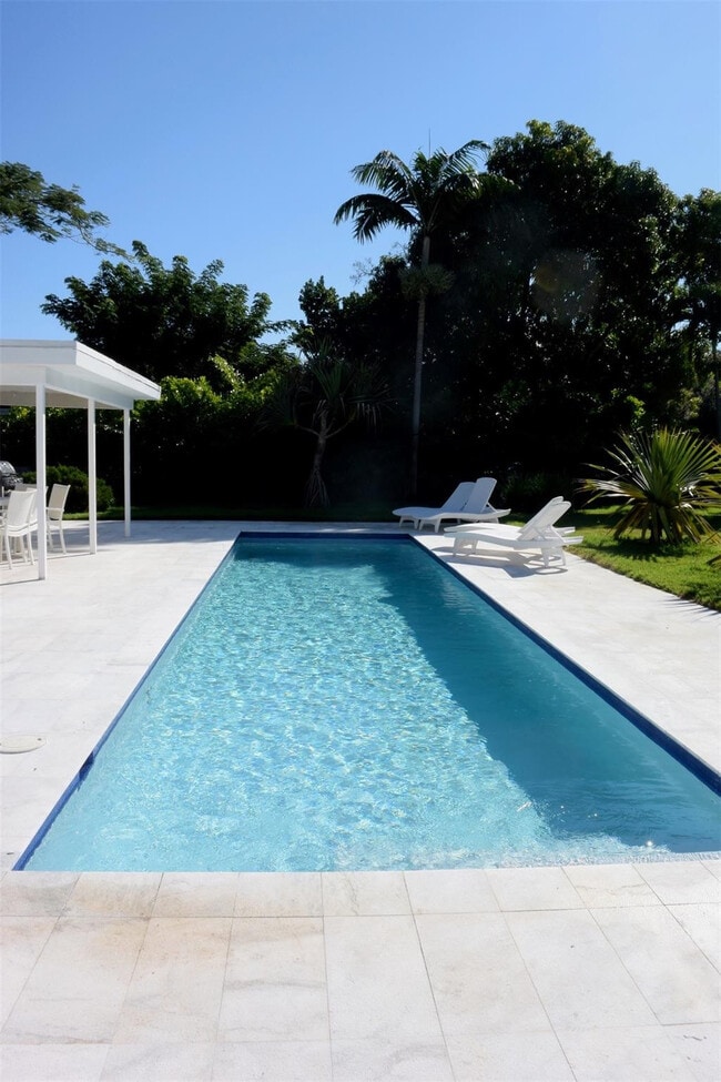 Building Photo - 9007 NE 10th Ave