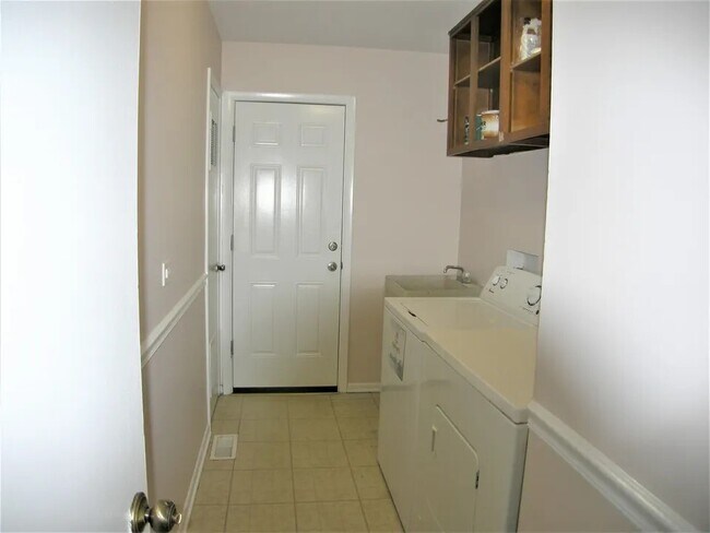 Building Photo - 1514 Shepard Cir