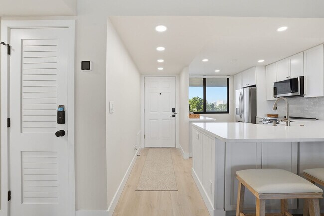 Building Photo - 4253 Bay Beach Ln