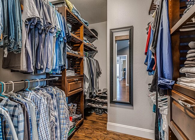 Building Photo - 2 Bed | 2 Bath in Midtown!