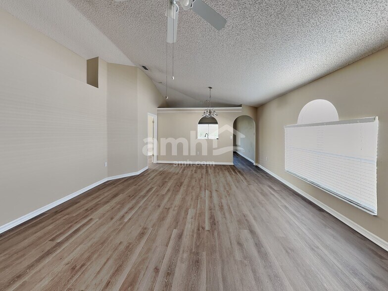 Building Photo - 2724 Maderia Cir