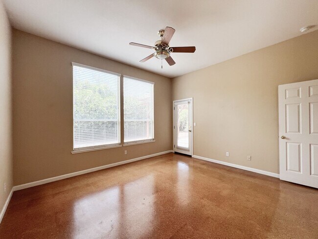 Building Photo - Spacious Single Story 3 Bd, 2 Ba Home in S...