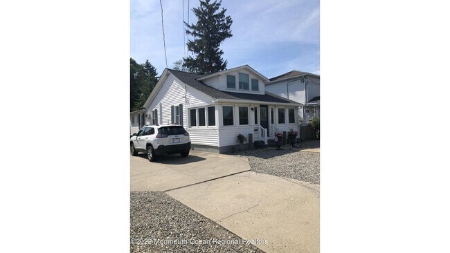 Building Photo - 1233 Oakwood Rd