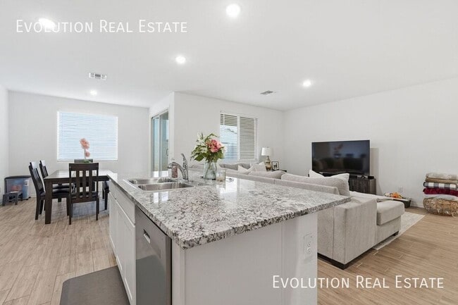 Building Photo - 5532 W Coplen Farms Rd