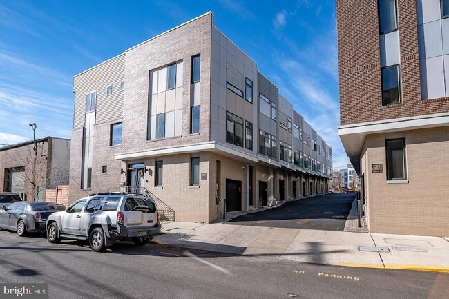 Building Photo - 1326 N Mascher St