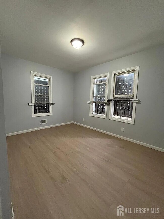 Building Photo - 417-419-419 S 14th St