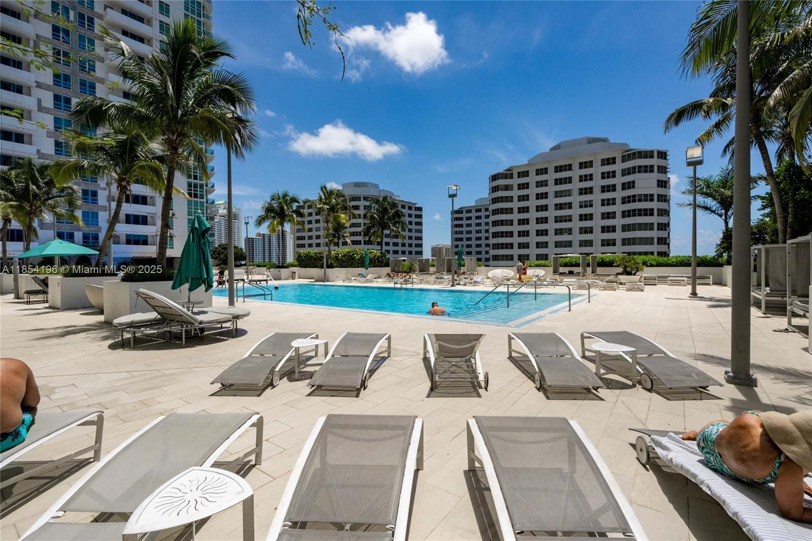 Building Photo - 950 Brickell Bay Dr