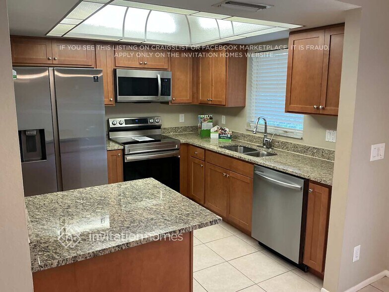 Building Photo - 1803 SW 38th Ln