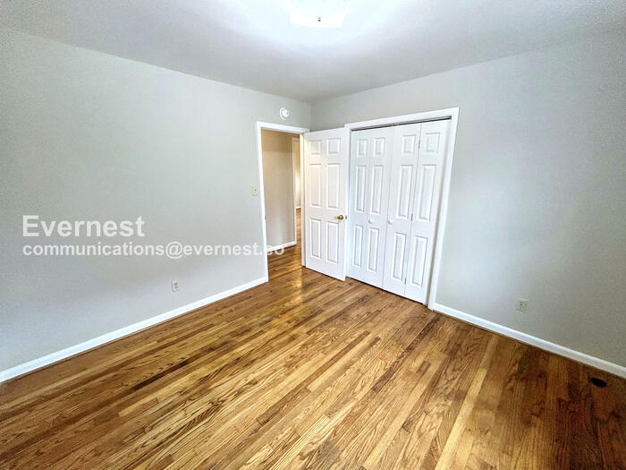 Building Photo - 3808 West End Dr